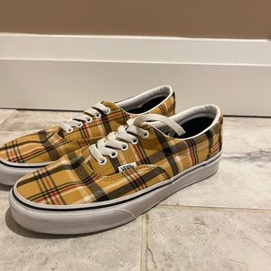 Womens Vans for sale. (7.5 mens) 9.0 womens. Great condition